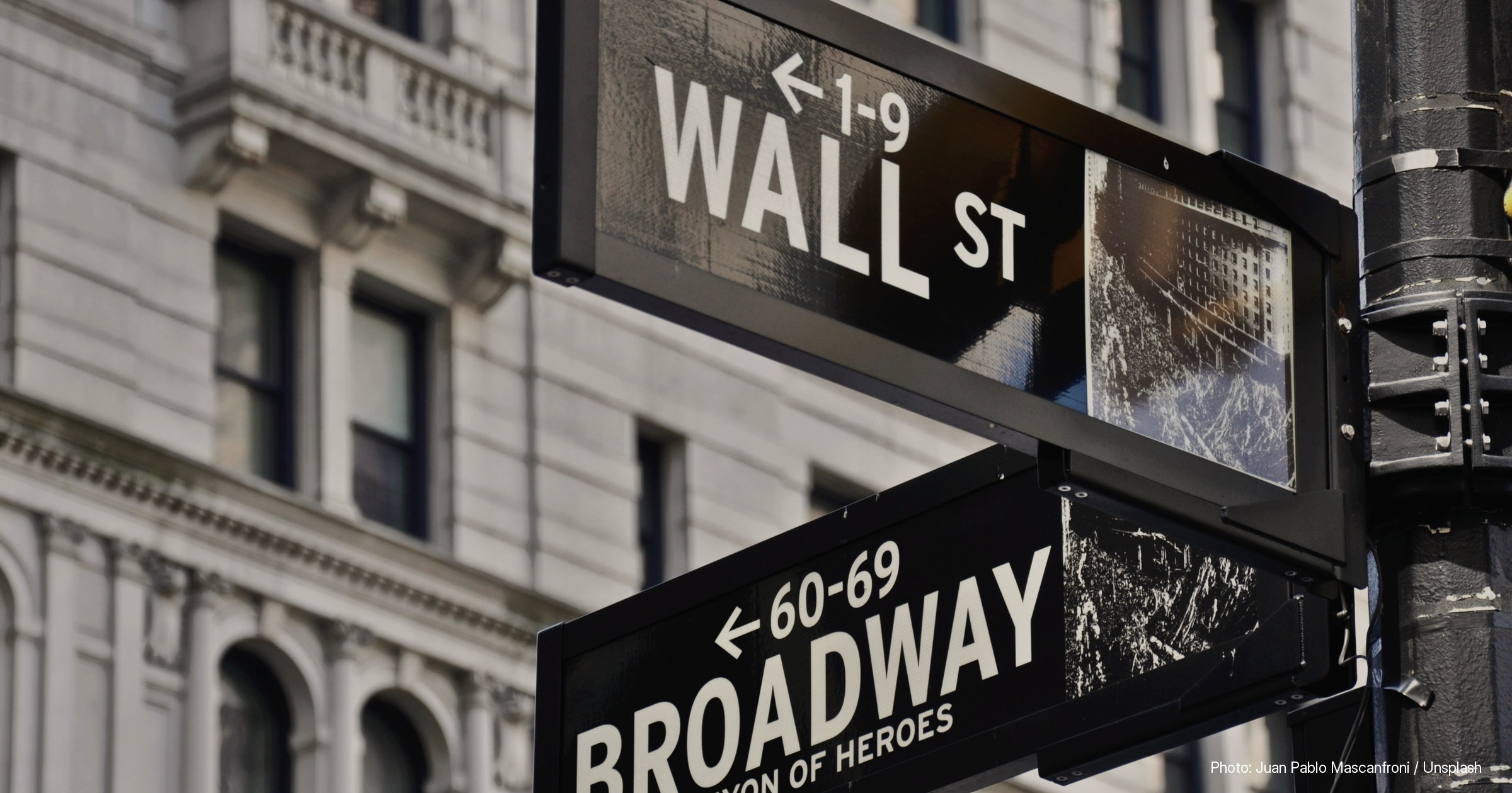 Stock photograph illustrating: Wall Street Analysts Raise Robinhood Price Target to $142 as HOOD Shares Rally