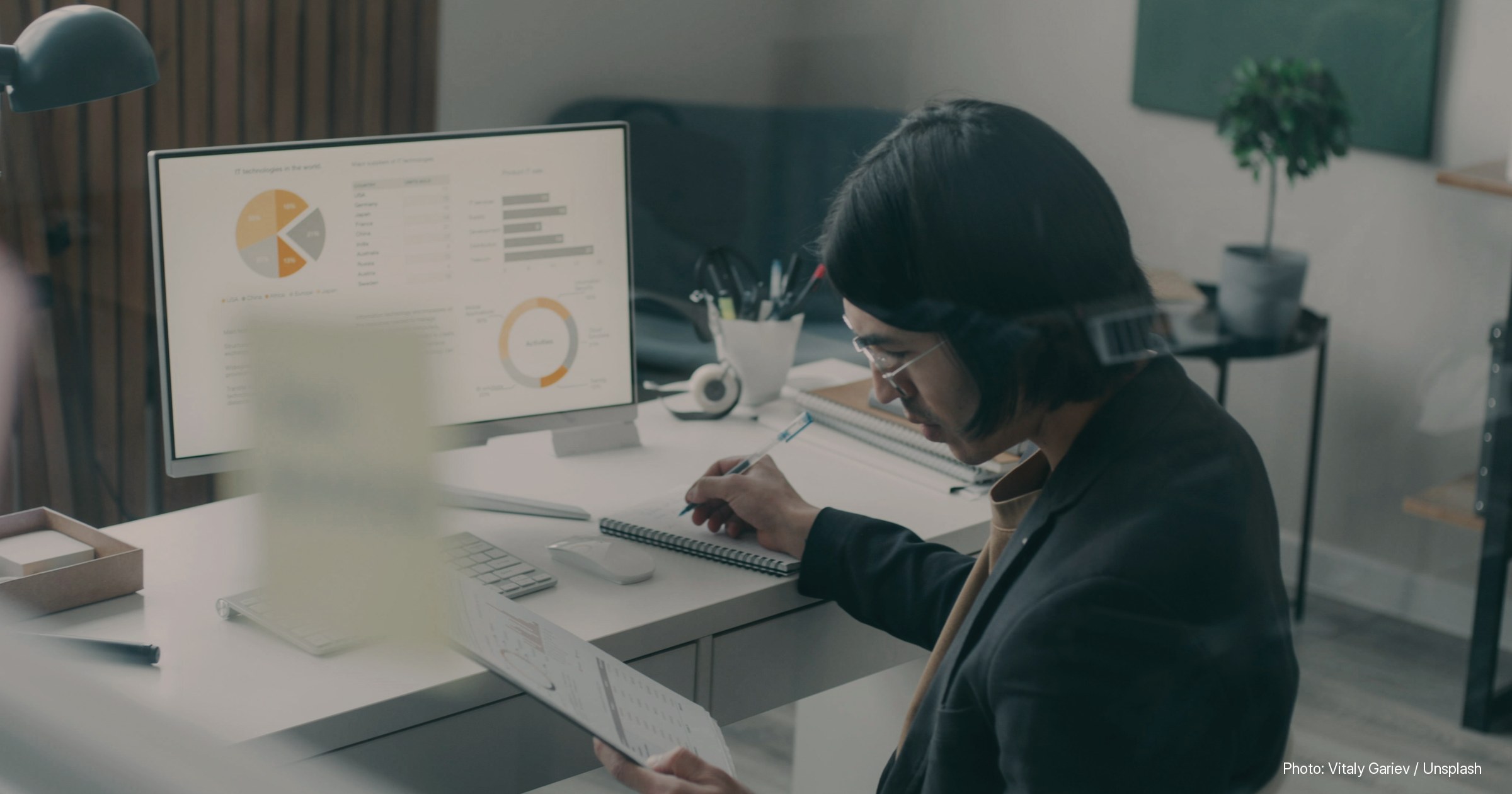 Stock photograph illustrating: X Adds Trading Links to Cashtags, Directing Users to Coinbase and Kraken